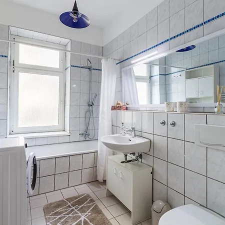 Spacious Flat Close To Center 아파트